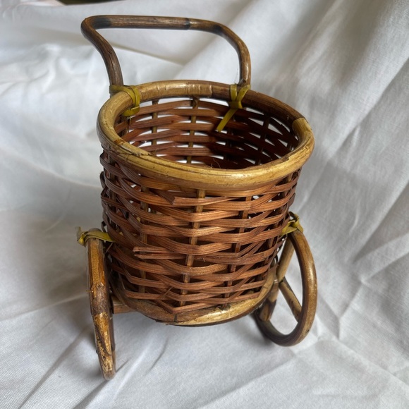 Vintage Small Basket cart planter - Picture 1 of 10